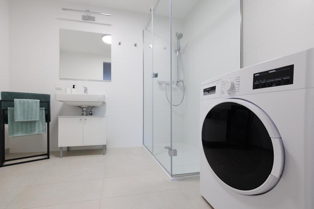 Lovely Apartment In Marina Tower - 10Min To City Center Viena Exterior foto